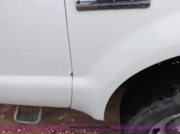 image for item K3079 2005 Ford F250 Super Duty XL Crew Cab pickup truck