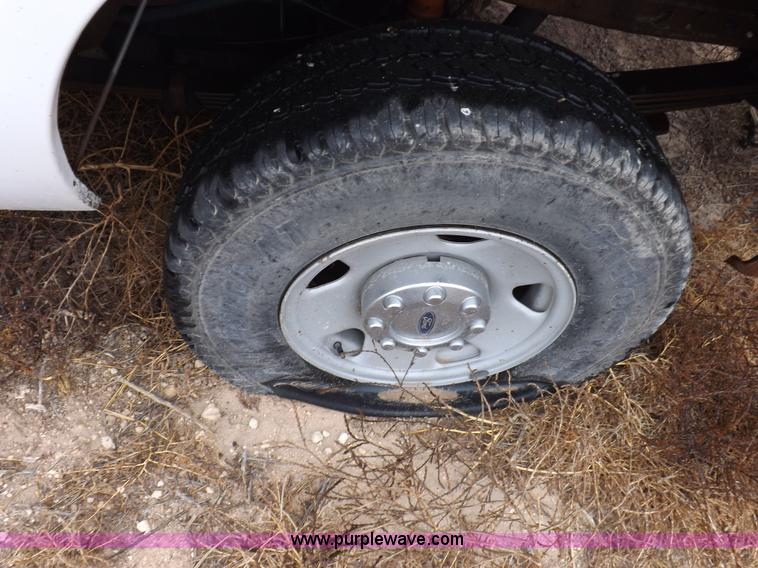 image for item K3079 2005 Ford F250 Super Duty XL Crew Cab pickup truck