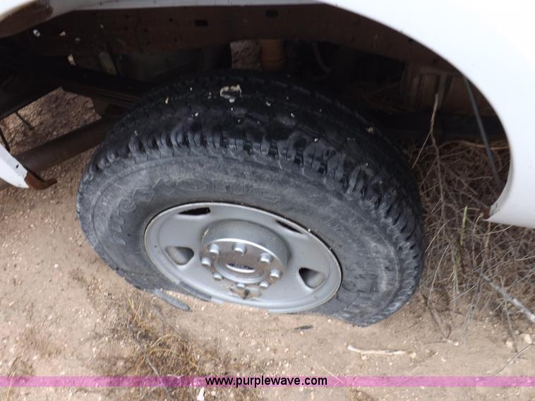 image for item K3079 2005 Ford F250 Super Duty XL Crew Cab pickup truck