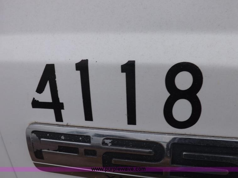 image for item K3079 2005 Ford F250 Super Duty XL Crew Cab pickup truck