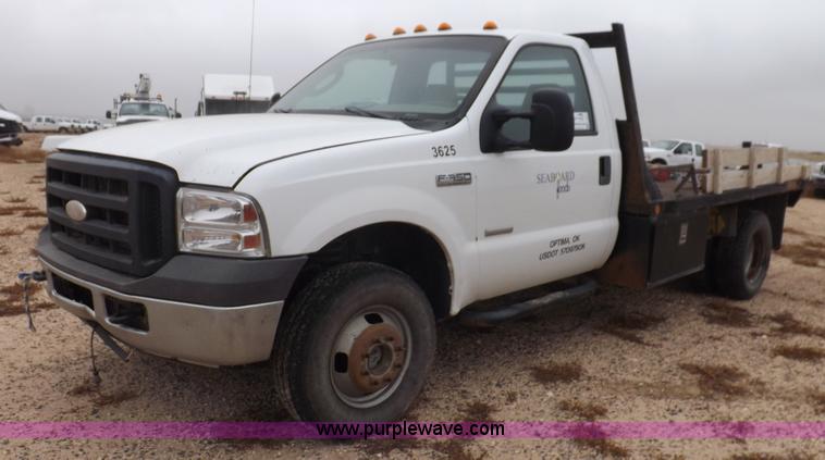 image for item K3081 2007 Ford F350 Super Duty XL flatbed pickup truck