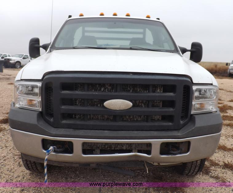 image for item K3081 2007 Ford F350 Super Duty XL flatbed pickup truck