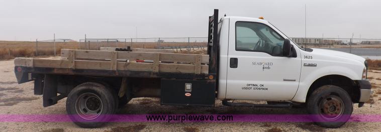 image for item K3081 2007 Ford F350 Super Duty XL flatbed pickup truck