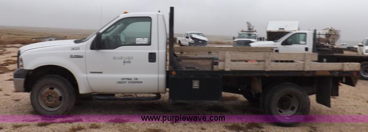 image for item K3081 2007 Ford F350 Super Duty XL flatbed pickup truck