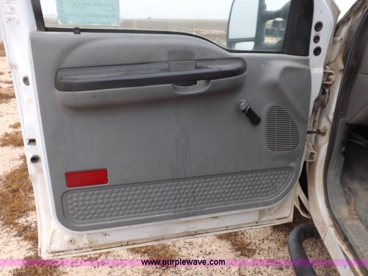 image for item K3081 2007 Ford F350 Super Duty XL flatbed pickup truck