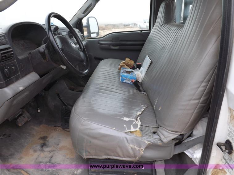 image for item K3081 2007 Ford F350 Super Duty XL flatbed pickup truck