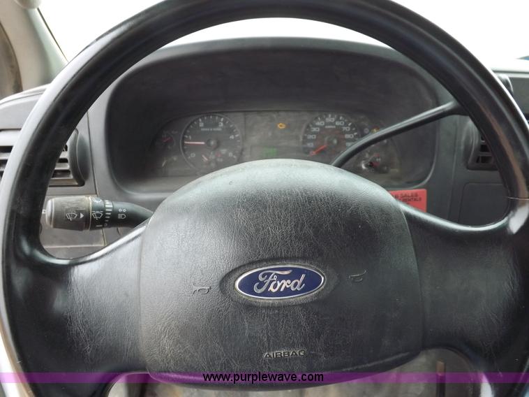 image for item K3081 2007 Ford F350 Super Duty XL flatbed pickup truck