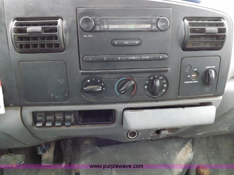 image for item K3081 2007 Ford F350 Super Duty XL flatbed pickup truck