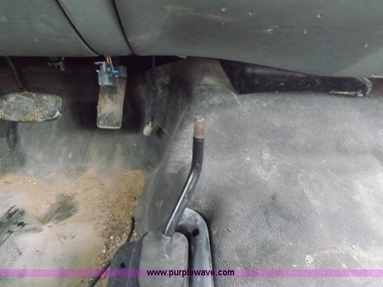 image for item K3081 2007 Ford F350 Super Duty XL flatbed pickup truck