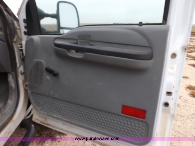 image for item K3081 2007 Ford F350 Super Duty XL flatbed pickup truck