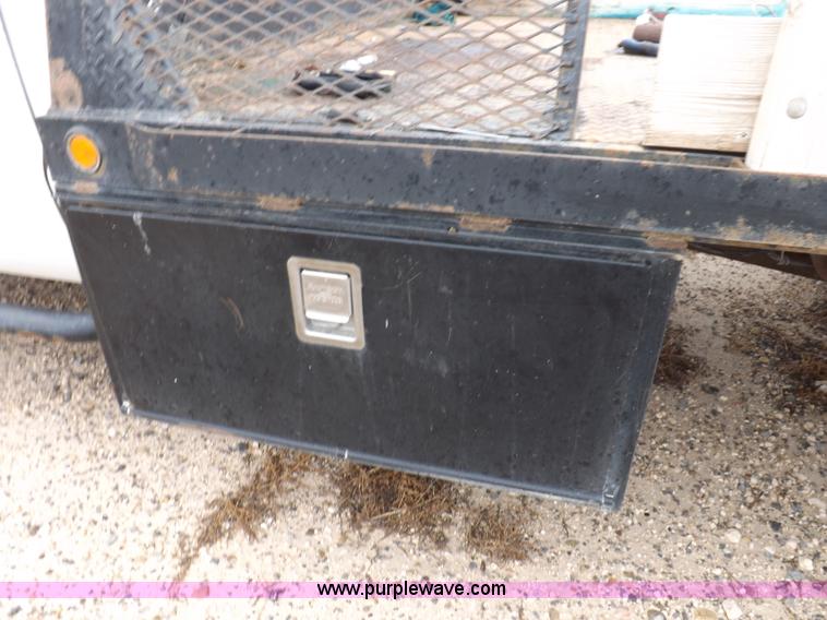 image for item K3081 2007 Ford F350 Super Duty XL flatbed pickup truck