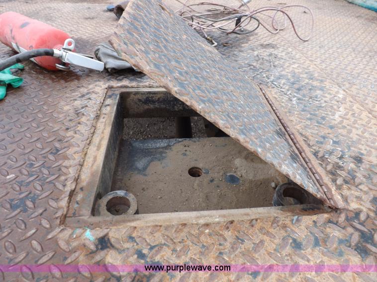 image for item K3081 2007 Ford F350 Super Duty XL flatbed pickup truck