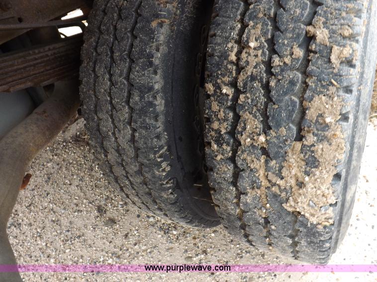 image for item K3081 2007 Ford F350 Super Duty XL flatbed pickup truck