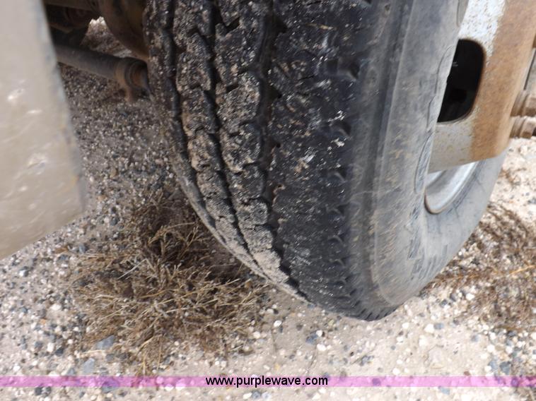 image for item K3081 2007 Ford F350 Super Duty XL flatbed pickup truck