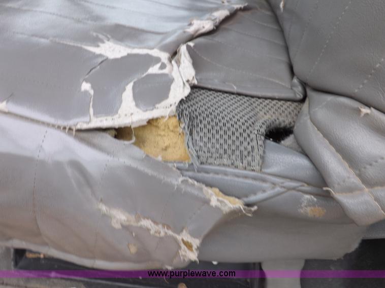 image for item K3081 2007 Ford F350 Super Duty XL flatbed pickup truck