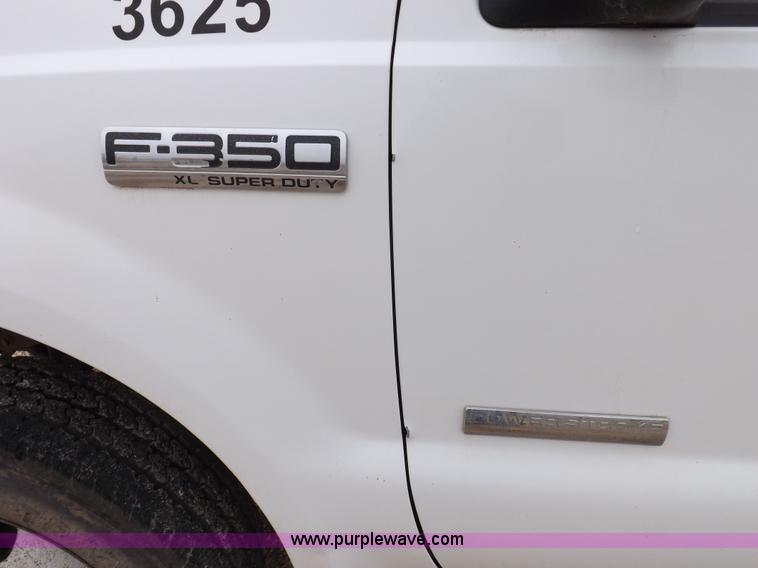 image for item K3081 2007 Ford F350 Super Duty XL flatbed pickup truck