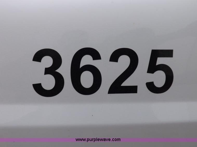 image for item K3081 2007 Ford F350 Super Duty XL flatbed pickup truck