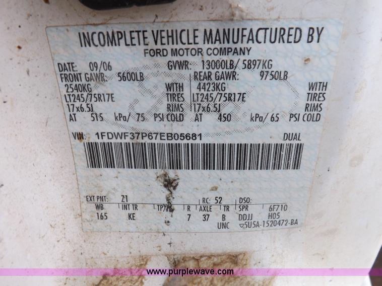 image for item K3081 2007 Ford F350 Super Duty XL flatbed pickup truck