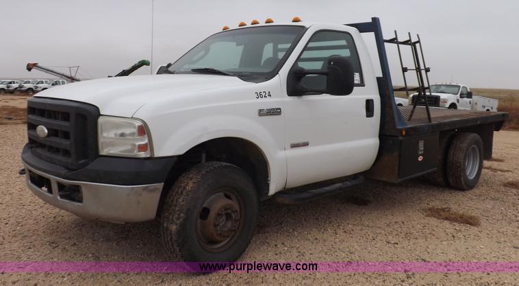 image for item K3082 2007 Ford F350 Super Duty XL flatbed pickup truck