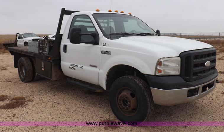 image for item K3082 2007 Ford F350 Super Duty XL flatbed pickup truck
