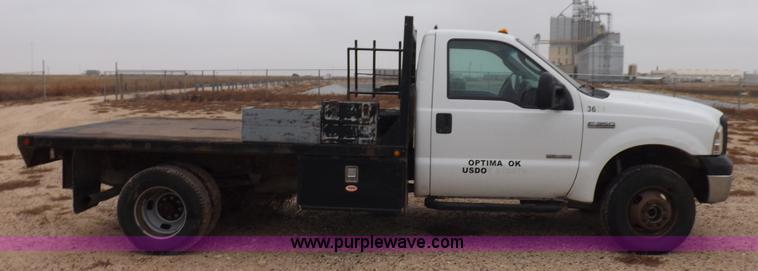 image for item K3082 2007 Ford F350 Super Duty XL flatbed pickup truck