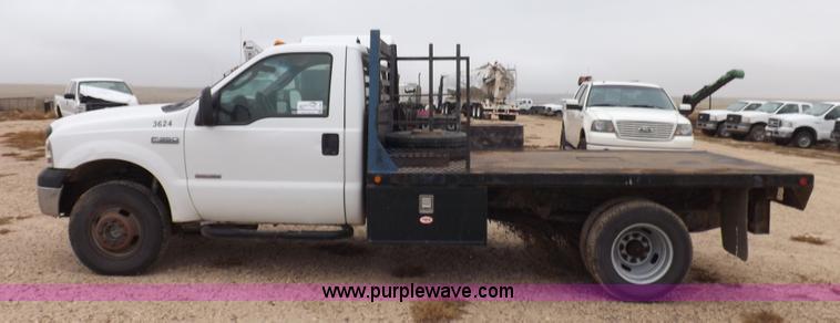 image for item K3082 2007 Ford F350 Super Duty XL flatbed pickup truck