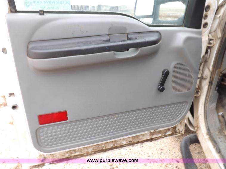 image for item K3082 2007 Ford F350 Super Duty XL flatbed pickup truck