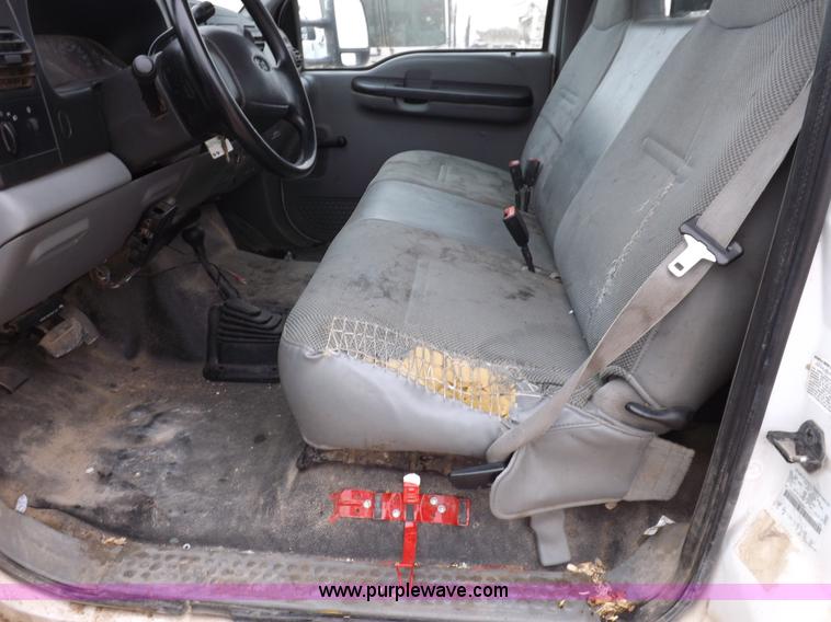 image for item K3082 2007 Ford F350 Super Duty XL flatbed pickup truck