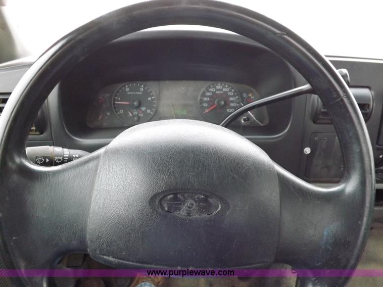 image for item K3082 2007 Ford F350 Super Duty XL flatbed pickup truck