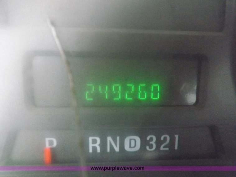 image for item K3082 2007 Ford F350 Super Duty XL flatbed pickup truck