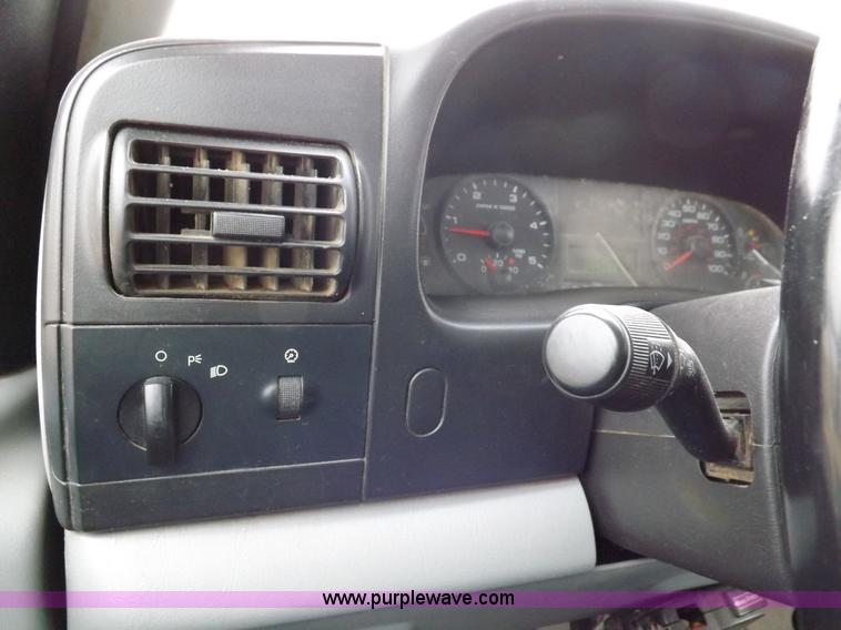 image for item K3082 2007 Ford F350 Super Duty XL flatbed pickup truck