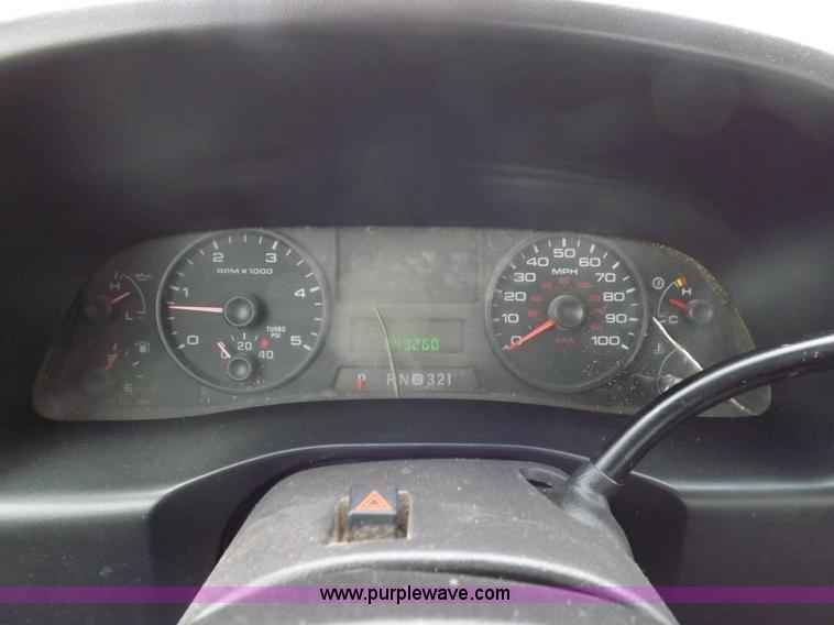 image for item K3082 2007 Ford F350 Super Duty XL flatbed pickup truck