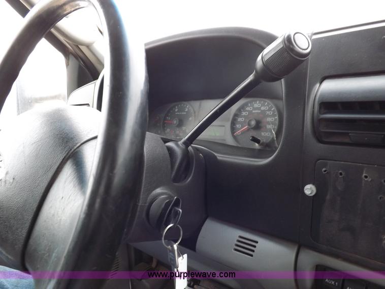 image for item K3082 2007 Ford F350 Super Duty XL flatbed pickup truck