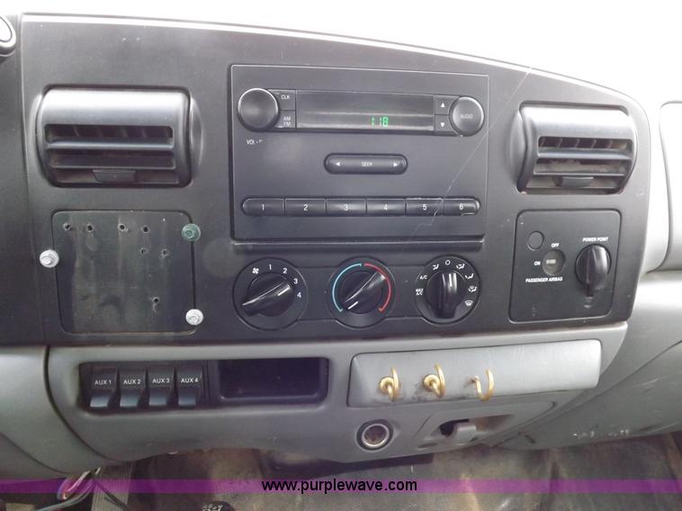 image for item K3082 2007 Ford F350 Super Duty XL flatbed pickup truck