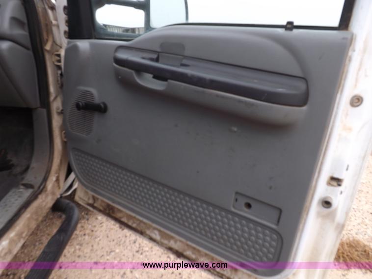 image for item K3082 2007 Ford F350 Super Duty XL flatbed pickup truck