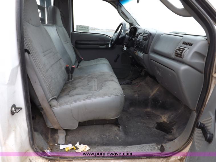 image for item K3082 2007 Ford F350 Super Duty XL flatbed pickup truck