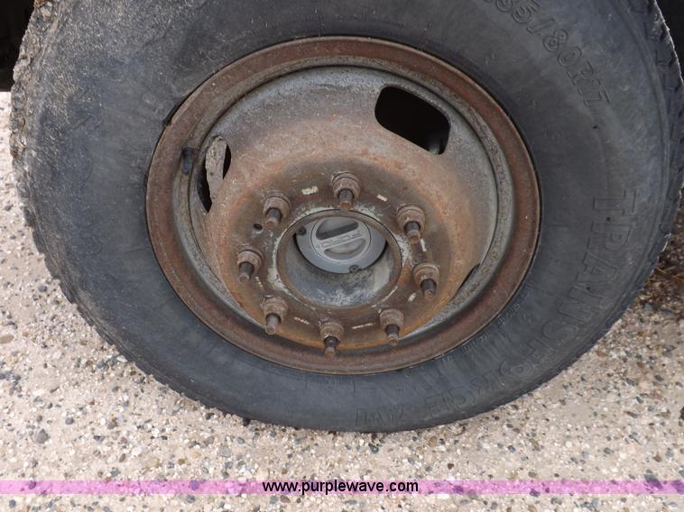 image for item K3082 2007 Ford F350 Super Duty XL flatbed pickup truck