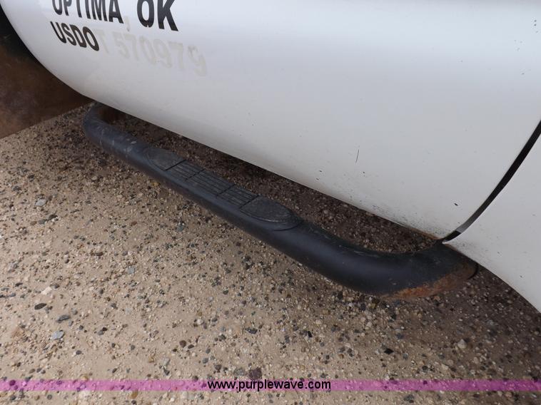 image for item K3082 2007 Ford F350 Super Duty XL flatbed pickup truck