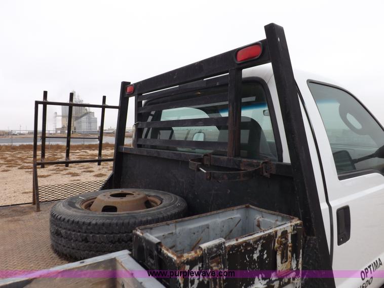 image for item K3082 2007 Ford F350 Super Duty XL flatbed pickup truck