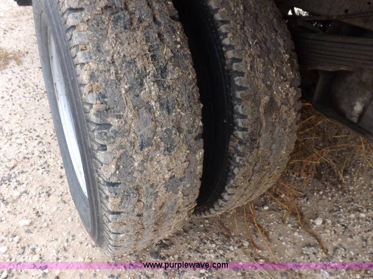 image for item K3082 2007 Ford F350 Super Duty XL flatbed pickup truck