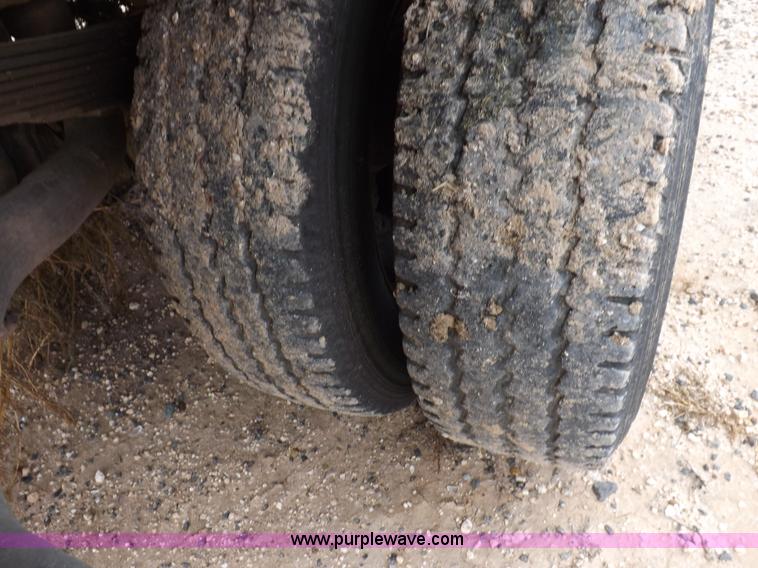 image for item K3082 2007 Ford F350 Super Duty XL flatbed pickup truck