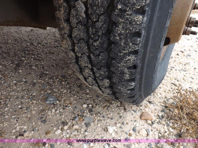 image for item K3082 2007 Ford F350 Super Duty XL flatbed pickup truck