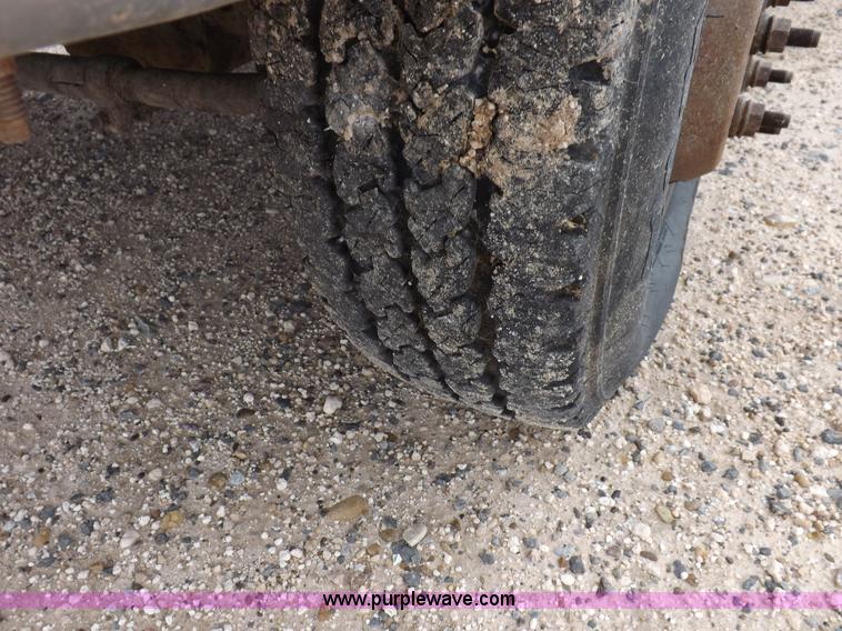 image for item K3082 2007 Ford F350 Super Duty XL flatbed pickup truck