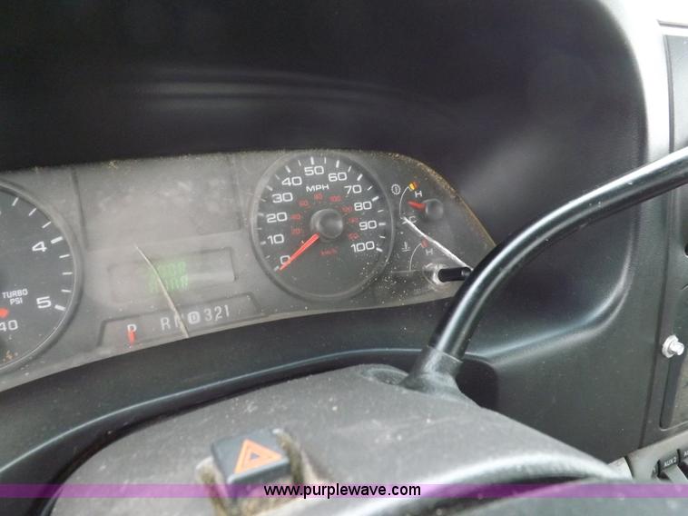 image for item K3082 2007 Ford F350 Super Duty XL flatbed pickup truck