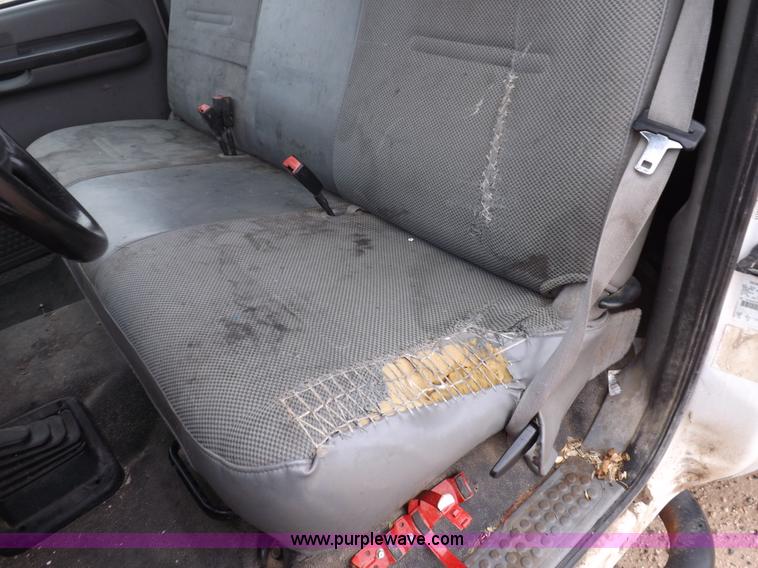 image for item K3082 2007 Ford F350 Super Duty XL flatbed pickup truck