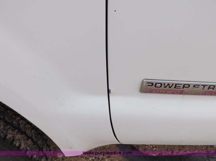 image for item K3082 2007 Ford F350 Super Duty XL flatbed pickup truck