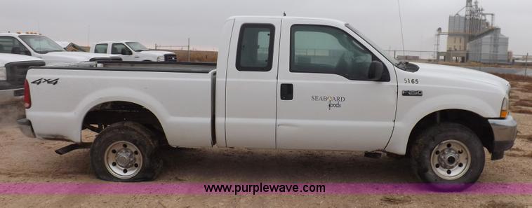 image for item K3083 2004 Ford F250 Super Duty XLT SuperCab pickup truck
