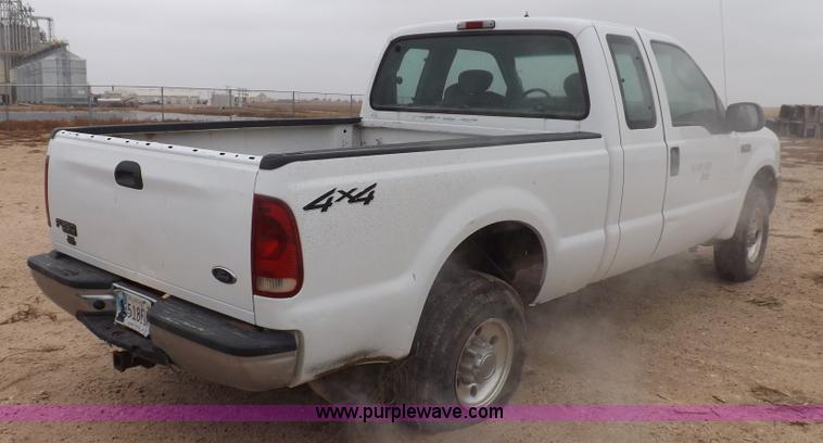 image for item K3083 2004 Ford F250 Super Duty XLT SuperCab pickup truck