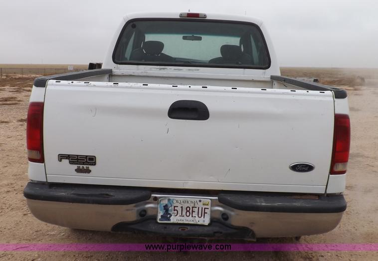 image for item K3083 2004 Ford F250 Super Duty XLT SuperCab pickup truck