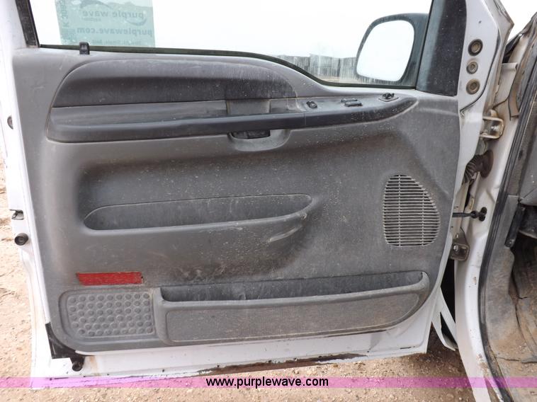 image for item K3083 2004 Ford F250 Super Duty XLT SuperCab pickup truck